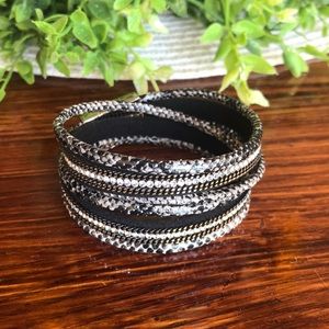 Wrap bracelet with silver heavy duty magnet clip